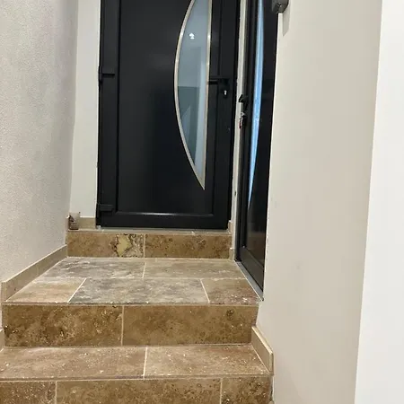 Lana Apartment *